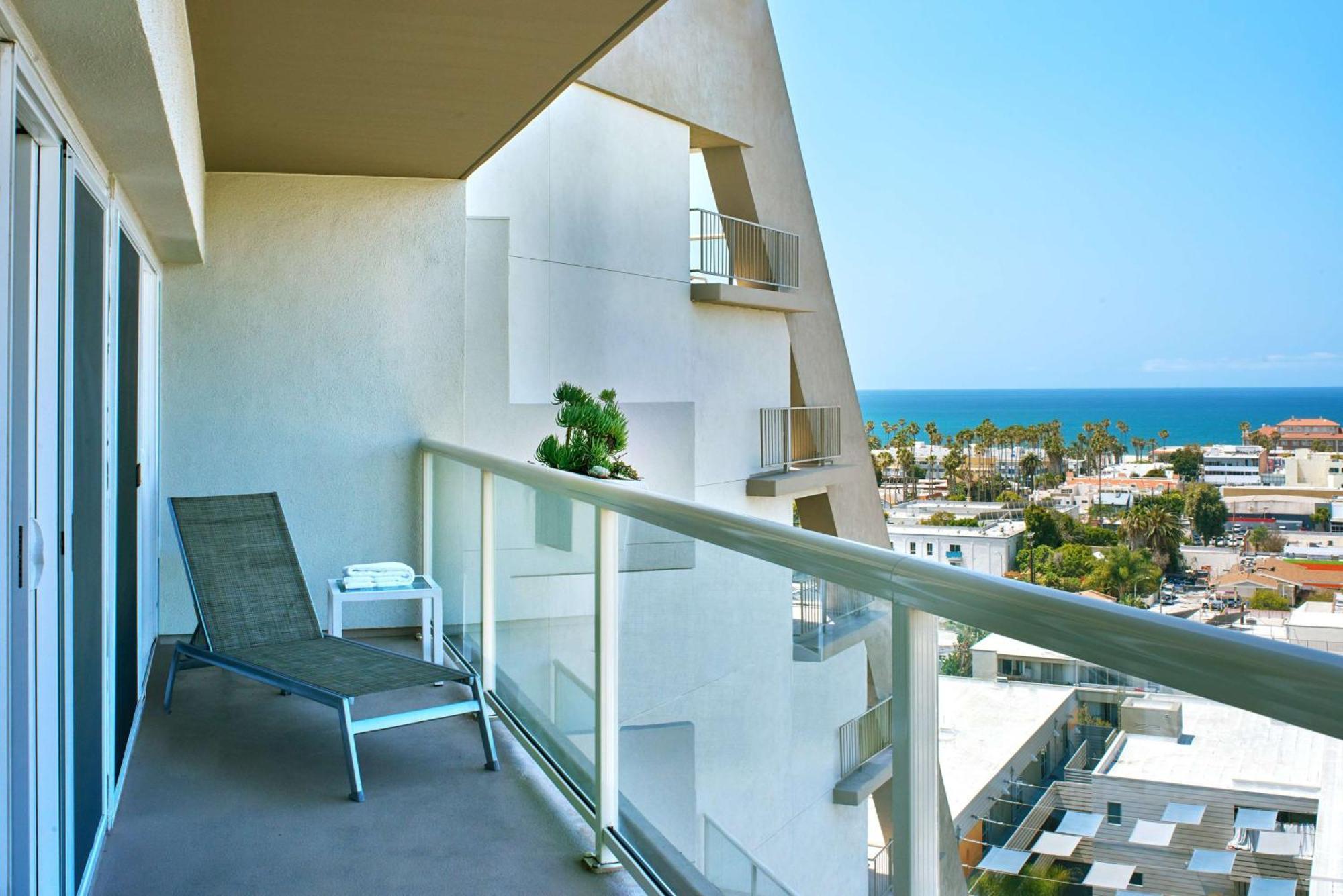 Hyatt Centric Delfina Santa Monica Hotel Exterior photo